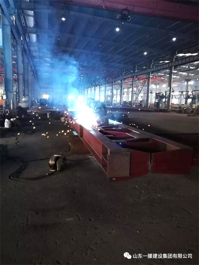 团结一致保生产 加班加点齐奋战 一滕建设集团有限公司